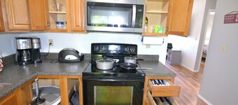 Cul-de-Sac Condo