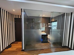 Blackout curtains, iron/ironing board, free WiFi - Pink Hotel (Da Nang)