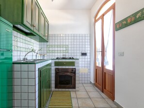 Fridge, microwave, oven, cookware/dishes/utensils