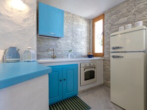 Fridge, microwave, oven, cookware/dishes/utensils