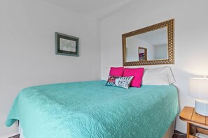 3 chambres, fer et planche à repasser, Wi-Fi, draps fournis