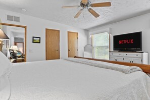 3 habitaciones, tabla de planchar con plancha, wifi y ropa de cama 
