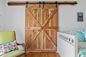 3 quartos, ferros/tábuas de passar roupa, Wi-Fi, roupa de cama