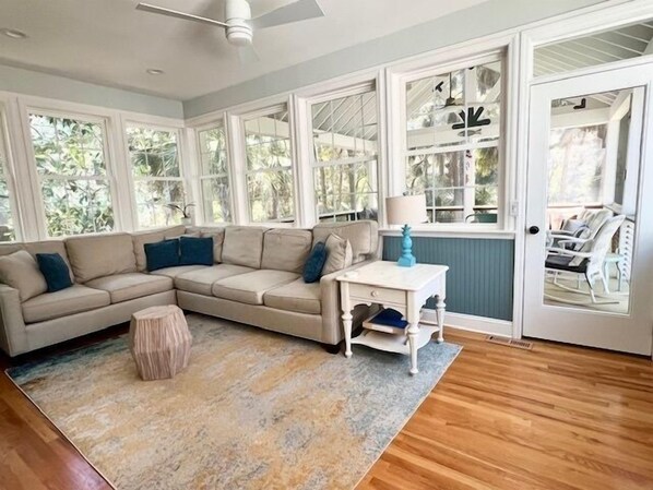 Chimenea, tenis de mesa y oficina 