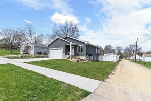 Exterior - Cedar Falls 4BR Near UNI | Hot Tub, Fire Pit & Fenced Yard (Cedar Falls)