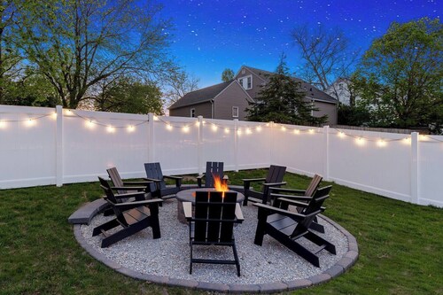 Brand New/walk to Downtown w/Hot tub & fenced yard