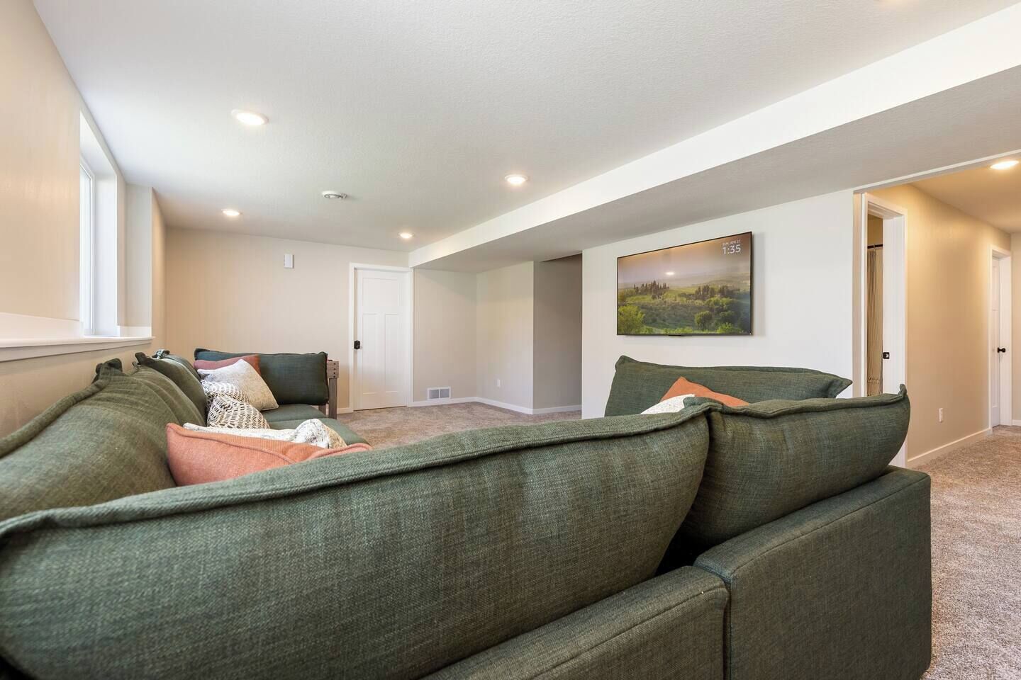 Cedar Falls 4br Near Uni | Hot Tub, Fire Pit & Fenced Yard - Waterloo, IA