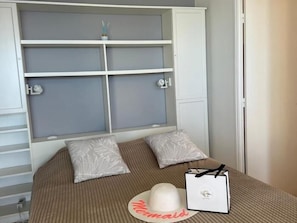 Iron/ironing board, internet, bed sheets - 180° sea view | Wifi | Parking | (Saint Raphaël)