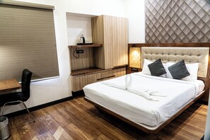 Deluxe kamer | Een bureau, een laptopwerkplek, gratis wifi, beddengoed