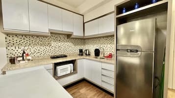 雪櫃、微波爐、爐具、咖啡機/沖茶器