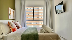 1 Schlafzimmer, Schreibtisch, Bügeleisen/Bügelbrett, Reisekinderbett