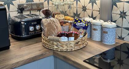 House Sleeps 8-Garden-Parking, Near Barry Island