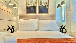 2 Schlafzimmer, Schreibtisch, Bügeleisen/Bügelbrett, Reisekinderbett