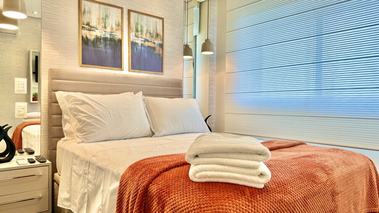 1 makuuhuone, työpöytä, silitysrauta/-lauta, vauvan matkasänky