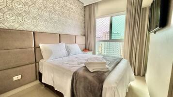 2 bedrooms, desk, iron/ironing board, travel crib