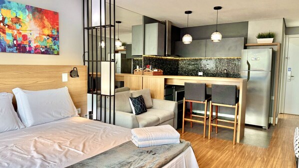 1 bedroom, desk, iron/ironing board, travel cot - Premium Studio Lifespace Curitiba Batel com vaga (Curitiba)