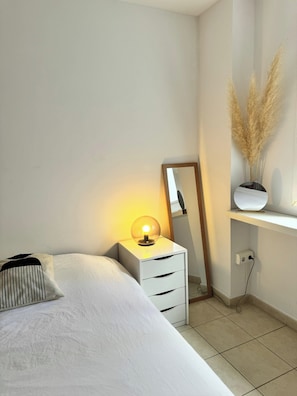 2 chambres, fer et planche à repasser, Wi-Fi, draps fournis