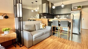 Smart TV - Charme e Conforto frente shopping Vaga Inclusa (Curitiba)