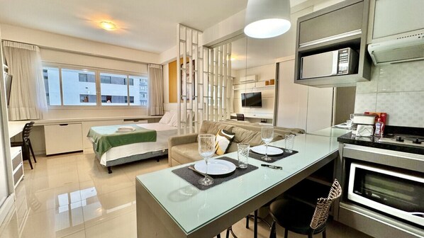 1 غرفة نوم ومكتب ومكواة/لوح كي وسرير سفر