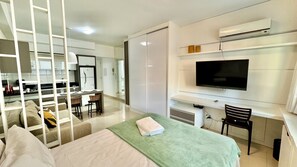 1 Schlafzimmer, Schreibtisch, Bügeleisen/Bügelbrett, Reisekinderbett