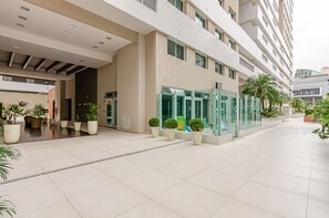 المنشأة من الخارج