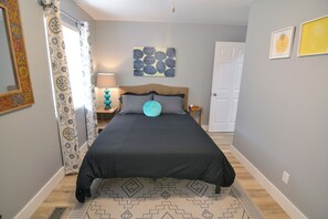 1 bedroom, desk, iron/ironing board, free WiFi - The Boho Roost (Bloomington)