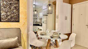Dining - Studio Bem Planejado, frente ao Shopping Curitiba (Curitiba)