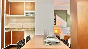 Dining - Studio na frente do Shopping Curitiba, com garagem (Curitiba)