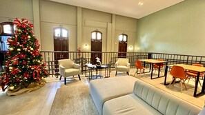 المنشأة من الداخل