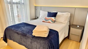 Schreibtisch, Bügeleisen/Bügelbrett, Reisekinderbett, kostenloses WLAN