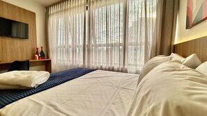 1 غرفة نوم ومكتب ومكواة/لوح كي وسرير سفر