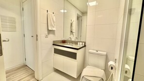 Hair dryer, towels - Clean e Moderno Studio no Lifespace Curitiba Batel (Curitiba)