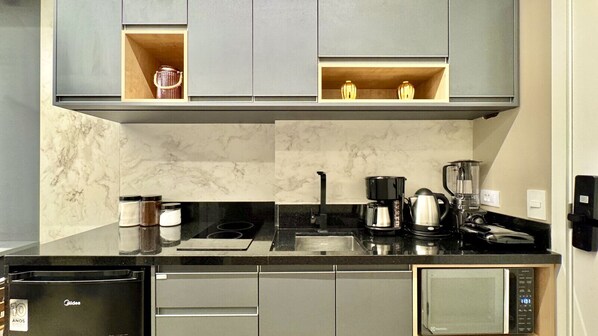 Fridge, microwave, stovetop, coffee/tea maker