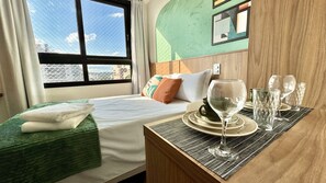 مكتب ومكواة/لوح كي وسرير سفر وواي فاي مجانًا