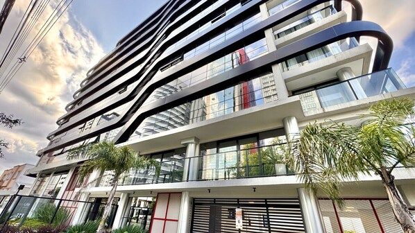 Exterior - Studio compacto próximo CoutoPereira com Ar e vaga (Curitiba)