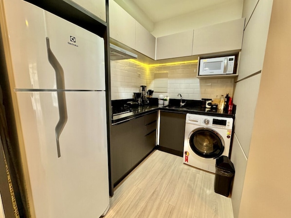 Fridge, microwave, stovetop, coffee/tea maker