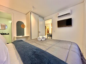 1 Schlafzimmer, Schreibtisch, Bügeleisen/Bügelbrett, Reisekinderbett