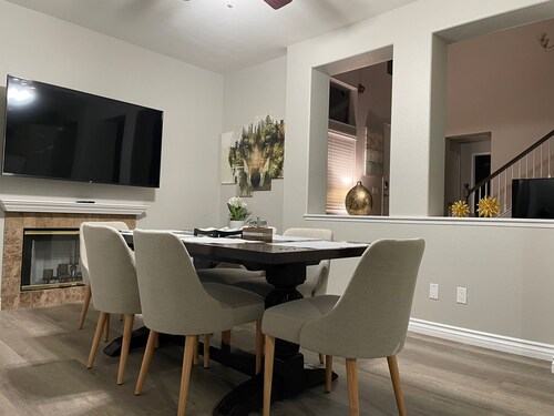 Fun & Cozy home w/Game Room - 20 mins from airport