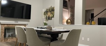 Fun & Cozy home w/Game Room - 20 mins from airport