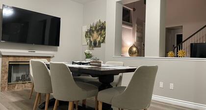 Fun & Cozy home w/Game Room - 20 mins from airport