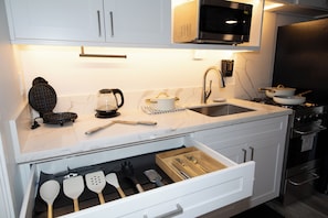 Fridge, microwave, oven, stovetop - Fully Renovated BRAND-NEW Waikiki Oasis! (Honolulu)