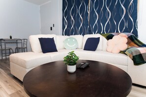 Smart TV, books, stereo