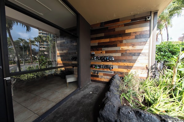 Property grounds - Fully Renovated BRAND-NEW Waikiki Oasis! (Honolulu)