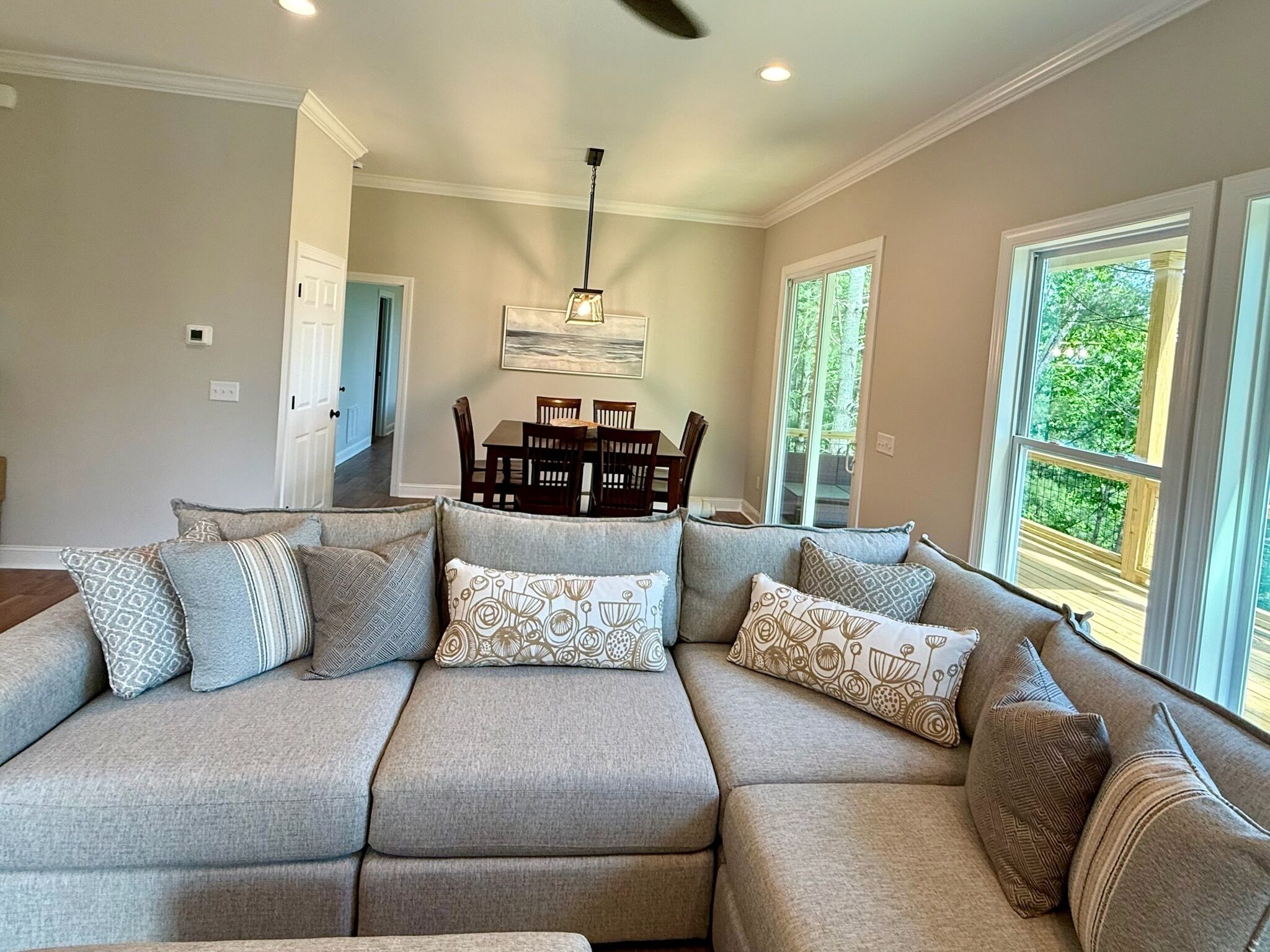 Smart-tv och eldstad