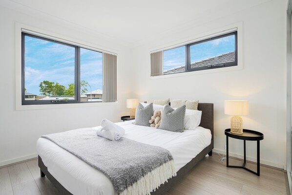 4 bedrooms, iron/ironing board, free WiFi