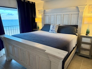 2 bedrooms, iron/ironing board, WiFi, bed sheets - Oceanfront 2-bdr Pet-Friendly Condo Delivers Stunning, Panoramic Ocean Views. (Galveston)