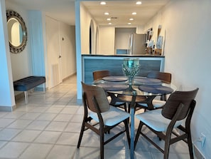 Dining - Oceanfront 2-bdr Pet-Friendly Condo Delivers Stunning, Panoramic Ocean Views. (Galveston)