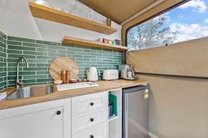 Fridge, stovetop, coffee/tea maker, toaster