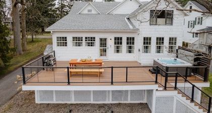 Pool, Hot Tub, Waterfront, Designer Finishes