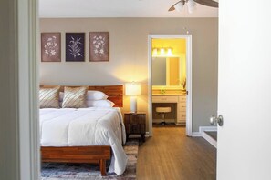 4 bedrooms, iron/ironing board, travel cot, WiFi - 4-Bed Haven Pool Table, Shuffleboard Massage Chair (Columbus)